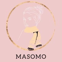 Logo Association Masomo, illustration féminine rose et terracotta.